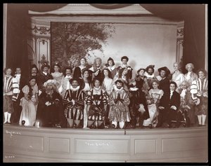 Obsada amatorskiej produkcji sztuki Krytyk wystawionej w Barnard College w Nowym Jorku (srebrny odbitka żelatynowa)